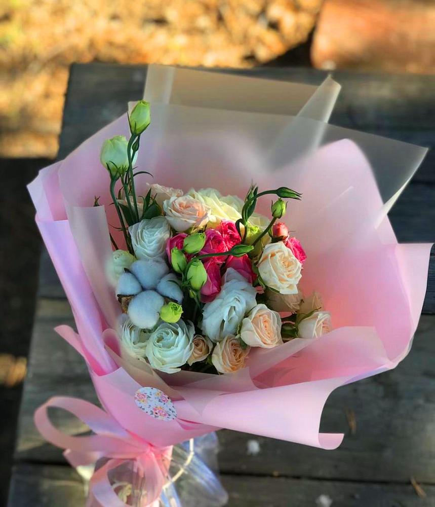 Букет цветов из: Розы и Лизиантусы в Верхозиме