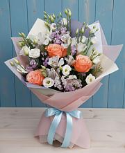 Букет цветов из:  Лизиантусы, Розы, Альстромерии и Гипсофила в Верхозиме