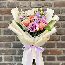 Букет цветов из:  Лизиантусы и Розы в Верхозиме