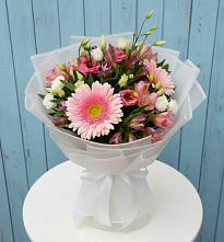 Букет цветов из:  Герберы, Альстромерии и Лизиантусы в Верхозиме