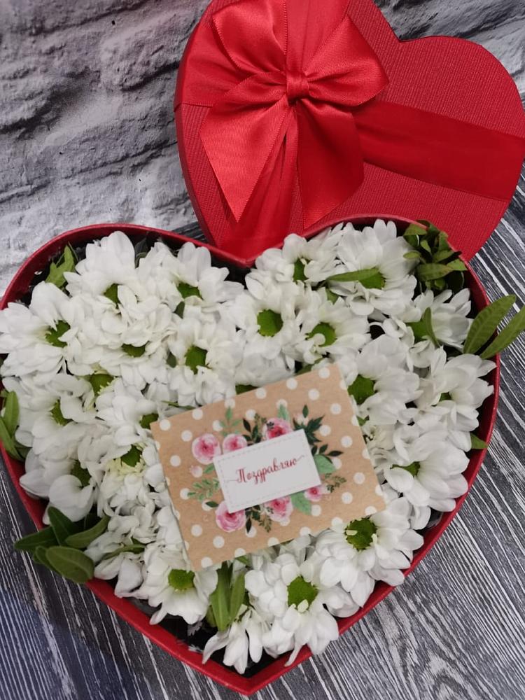 Цветочная композиция из Хризантемы в виде сердца в Верхозиме