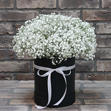 Цветочная композиция из Гипсофила в шляпной коробке в Верхозиме