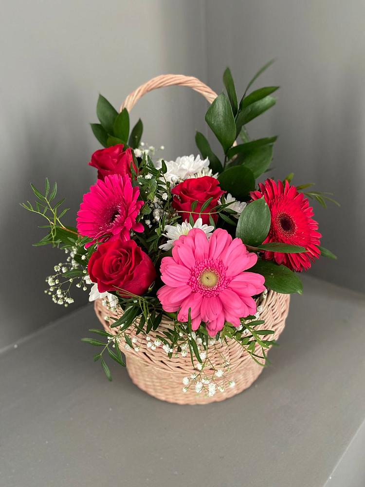 Цветочная композиция из Розы, Хризантемы и Герберы в корзине в Верхозиме