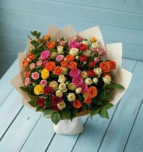 Букет Микс из разноцветных кустовых роз в Верхозиме
