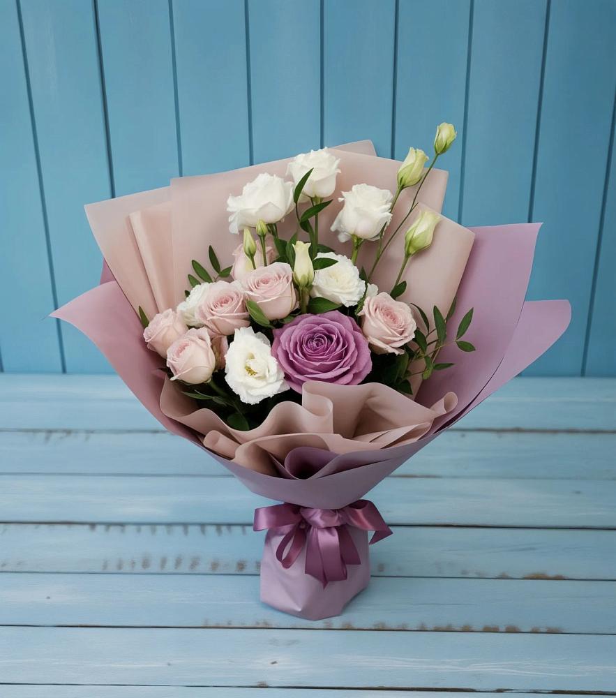 Букет цветов из: Розы и Лизиантусы в Верхозиме